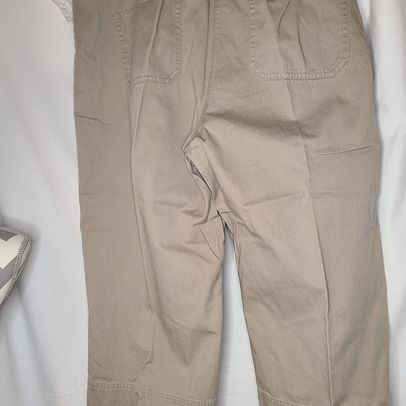 2 Pair Van Heusen straight fit Capris size 18 one blue and one khaki pair - Picture 11 of 13